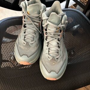 Hoka high tops women’s